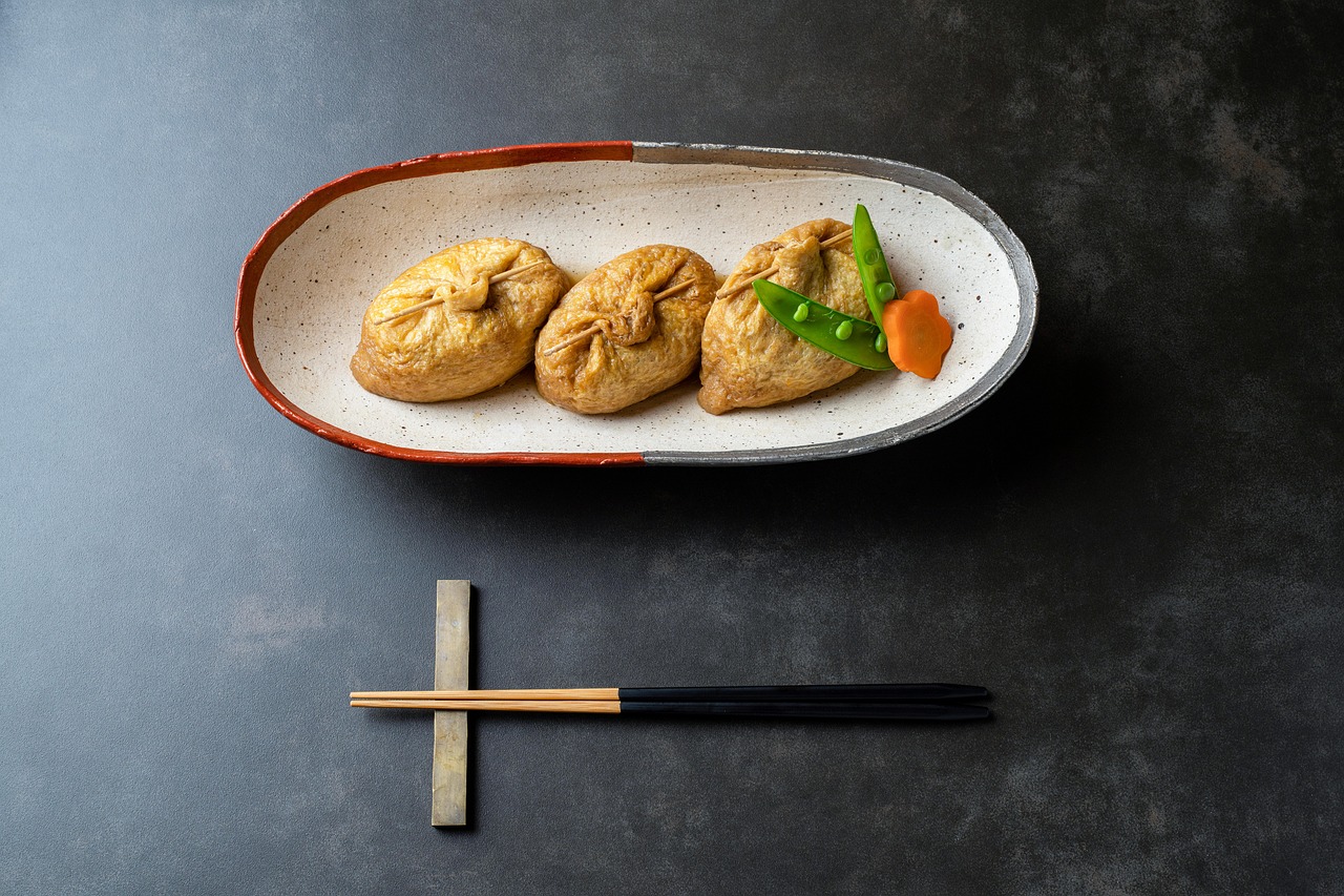 Quels sont les plats japonais faciles à reproduire chez soi sans ingrédients compliqués? découvrez des recettes japonaises faciles à préparer, parfaites pour tous les niveaux, alliant authenticité et simplicité pour régaler vos papilles.